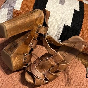 Womens size 6 leather Bed Stu heels